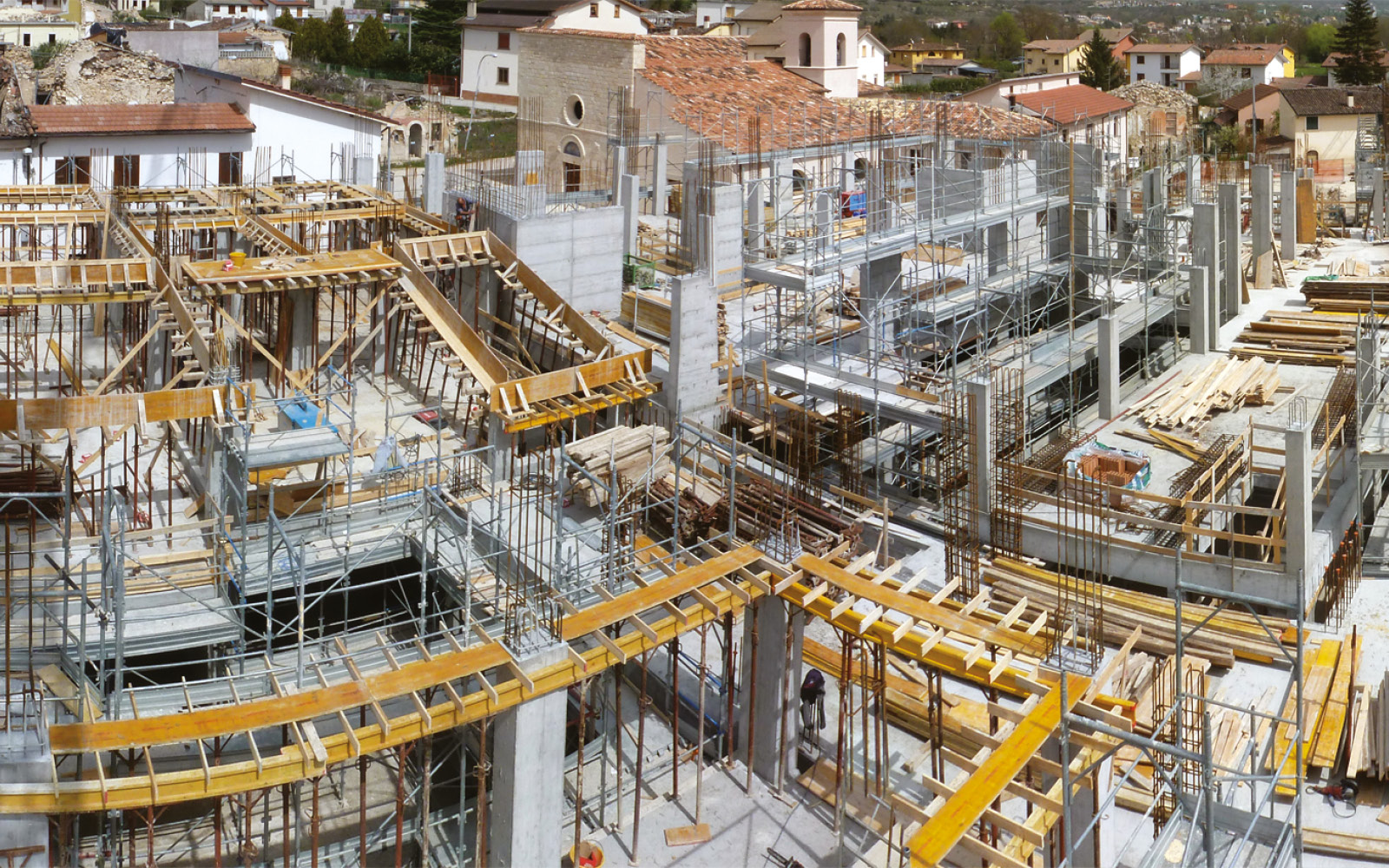 mc115-aggregato-edilizio-ciancone-onna-cantiere